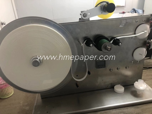 購入 900-1200pcs/h 容量 紙のロール巻き機 ±0.2mm レーベルの誤差許容量 online manufacture